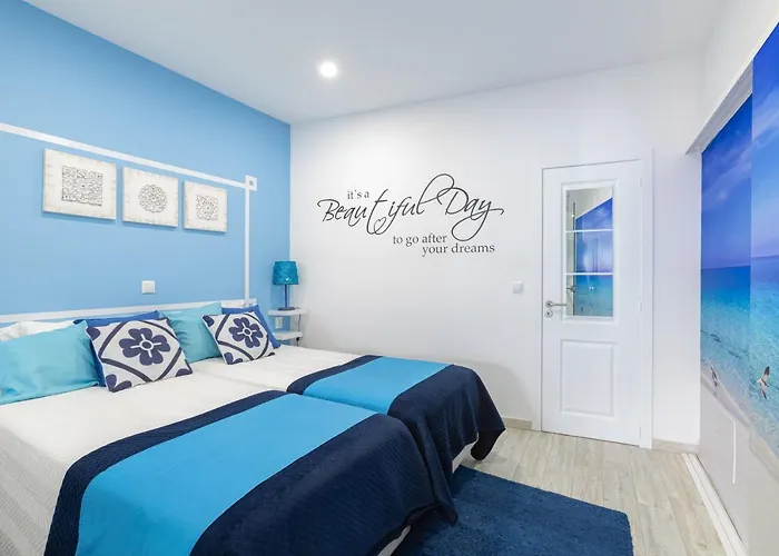 Chez Downtown Charm - Your Seaside Dream!