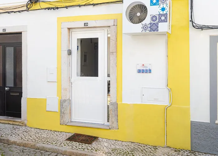 Chez Downtown Charm - Your Seaside Dream!